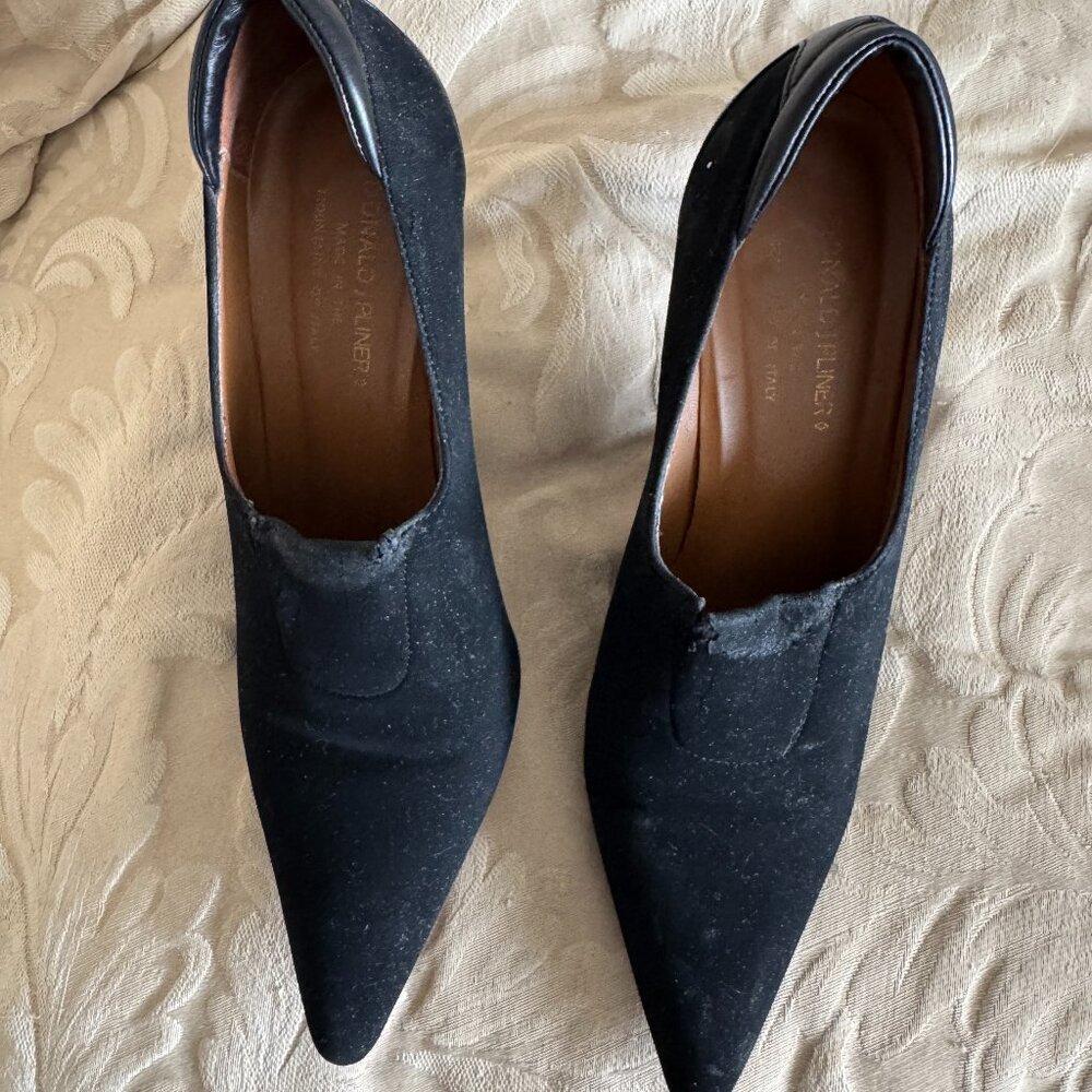 Donald Pliner Size 7 1/2 Black Suede Heels